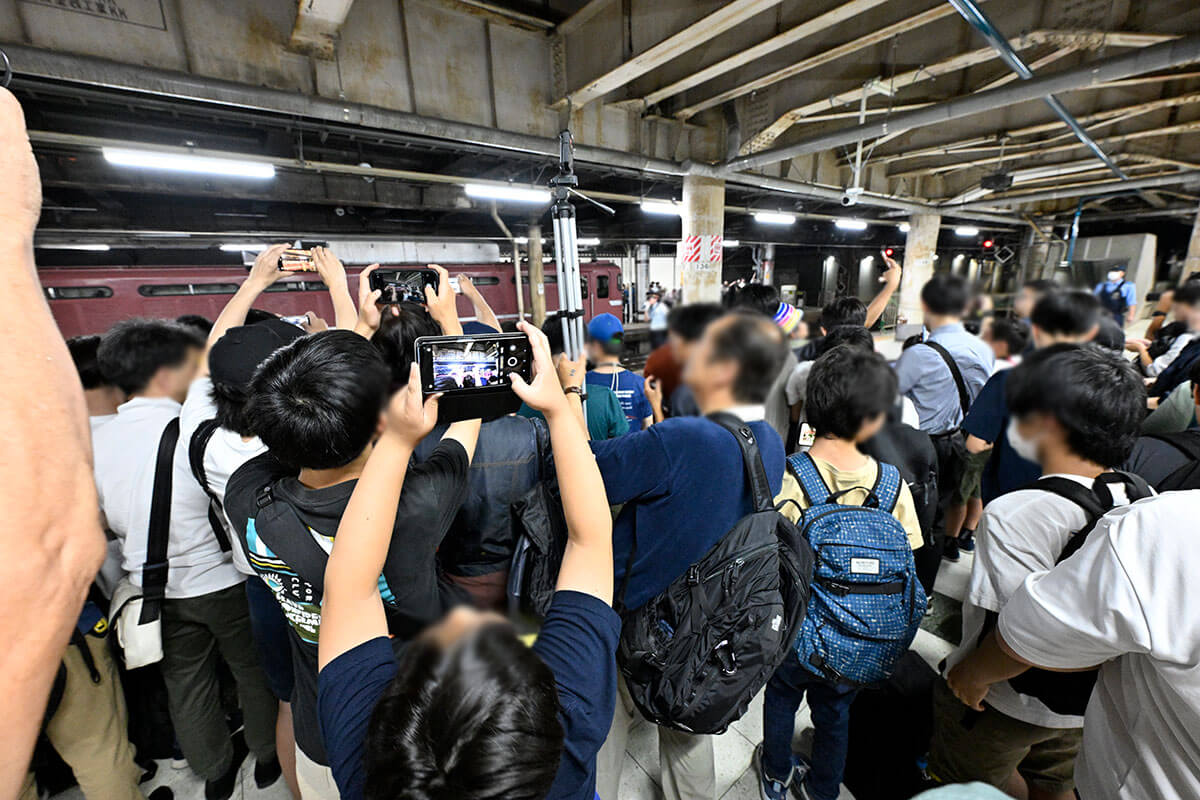 バカ記事「欧米の撮り鉄はなぜ地域住民と共生できるのな」←アノラックとか言われて嫌われてるのに