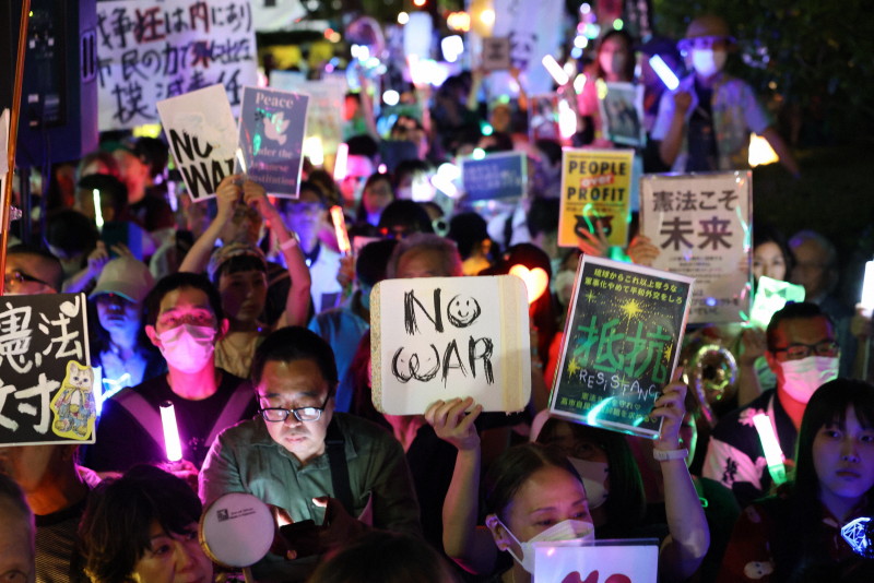 国会前で約1万人がデモ、反戦訴える　「総理は憲法守れ」コール　「せんそうさせない」