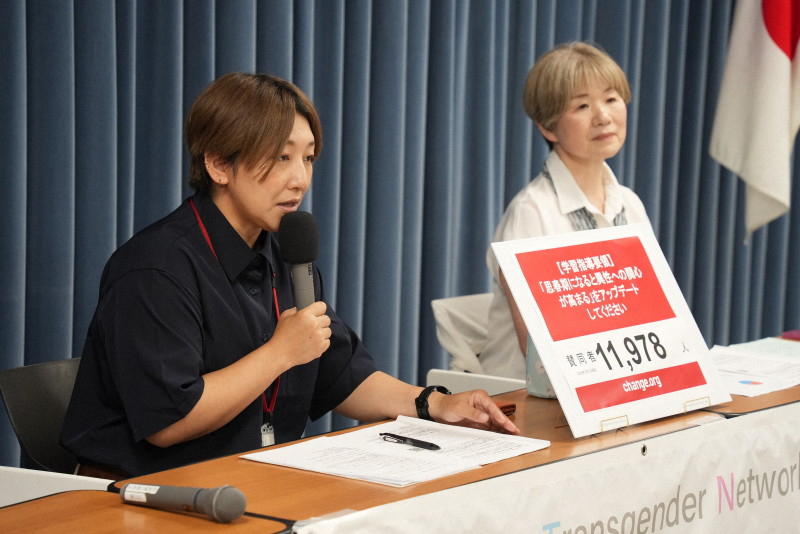 保健体育の教科書「思春期には異性への関心が高まります」性的欠陥団体「異性とは限らない修正しろ」